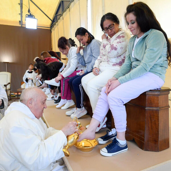 Pope Francis visits female penitentiary on Holy Thursday